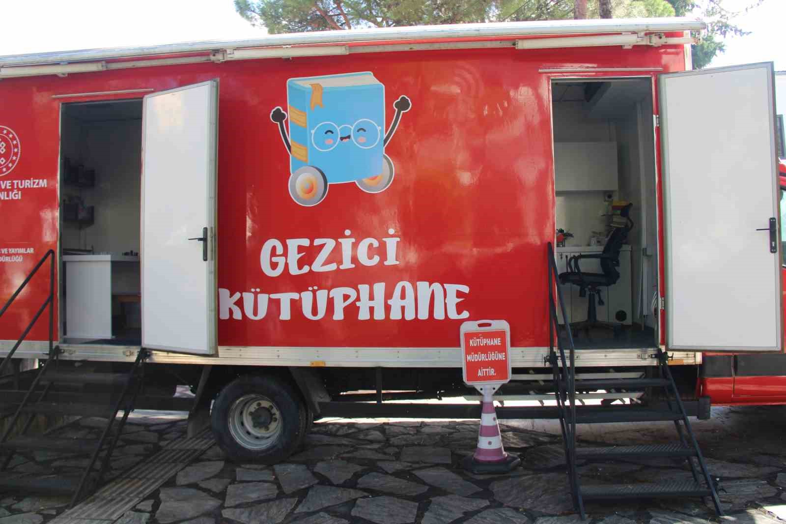 MUĞLA HALK KÜTÜPHANESİ VE ÇOCUK KÜTÜPHANESİ’NDE DEPREME DAYANIKLILIK KAPSAMINDA BAŞLATILAN GÜÇLENDİRME ÇALIŞMALARI DEVAM EDERKEN, KÜTÜPHANE HİZMETİ GEZİCİ KÜTÜPHANEYLE KESİNTİSİZ SÜRDÜRÜLÜYOR.