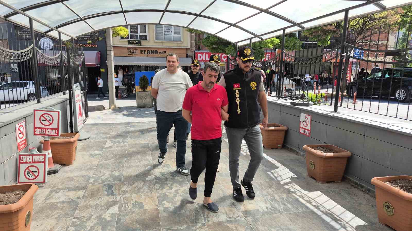 Eskişehir'de cinayetle ilgili 4 şüpheli adliyeye sevk edildi