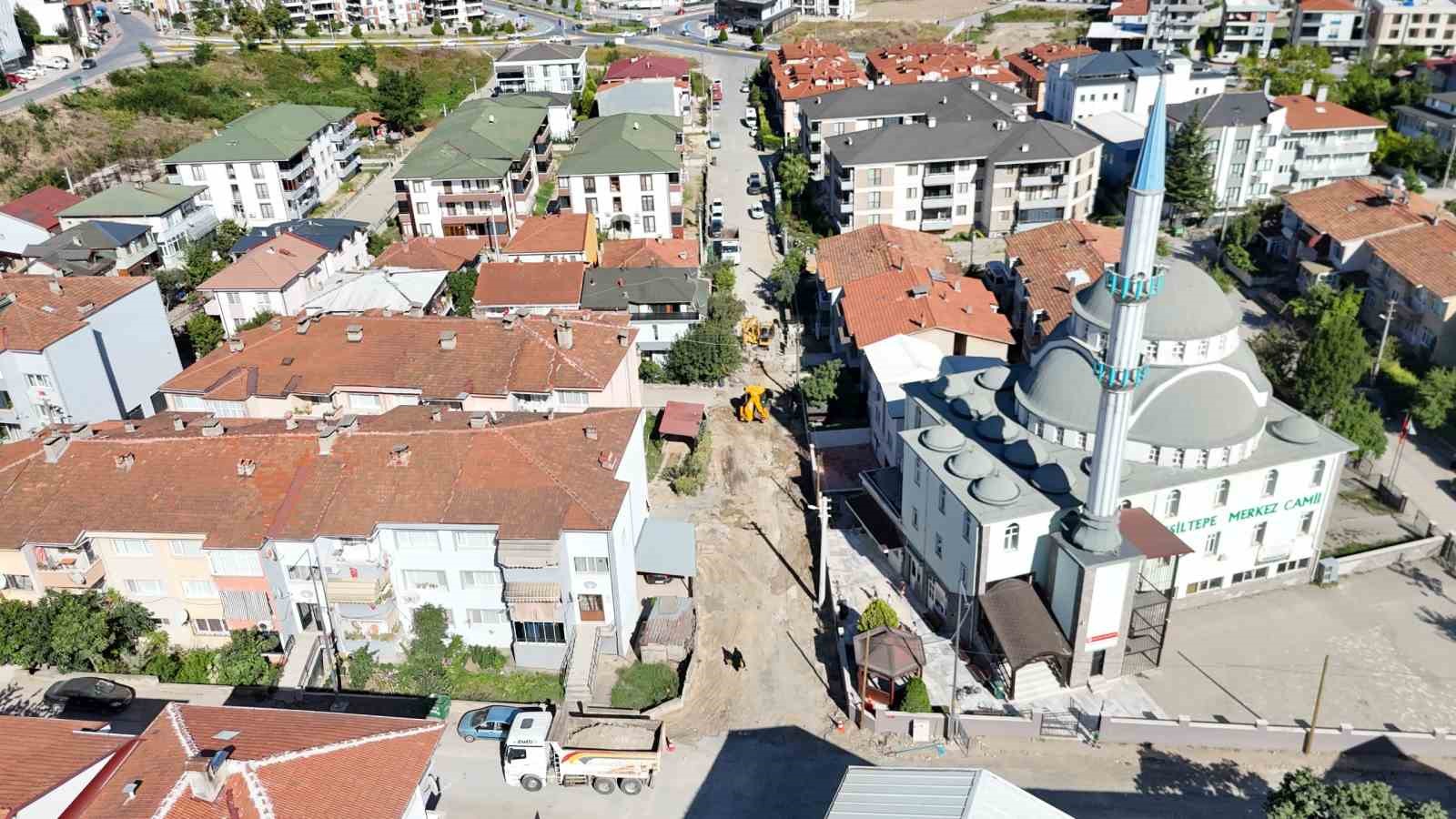 Erenler'in 15 sokağında asfalt çalışmalarına başlandı