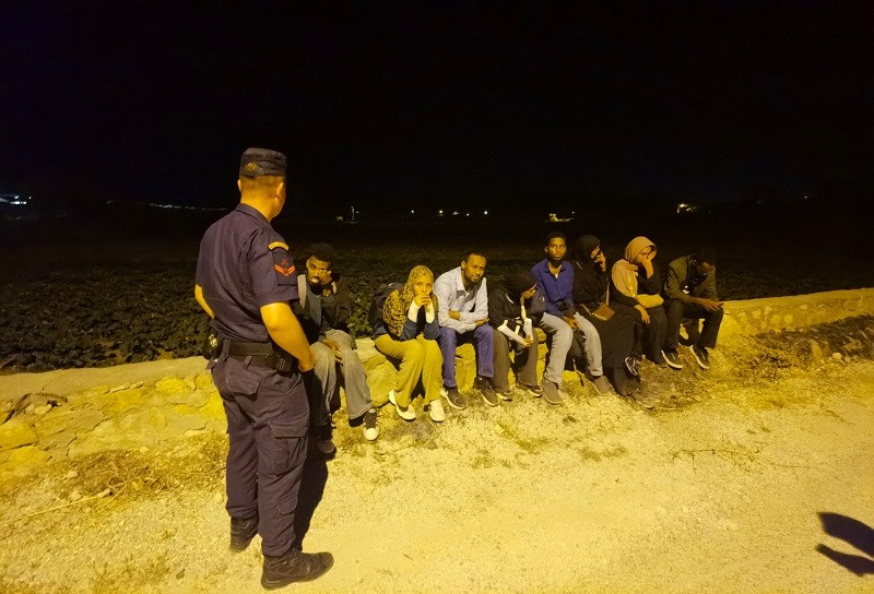 İzmir'de 36 düzensiz göçmen yakalandı