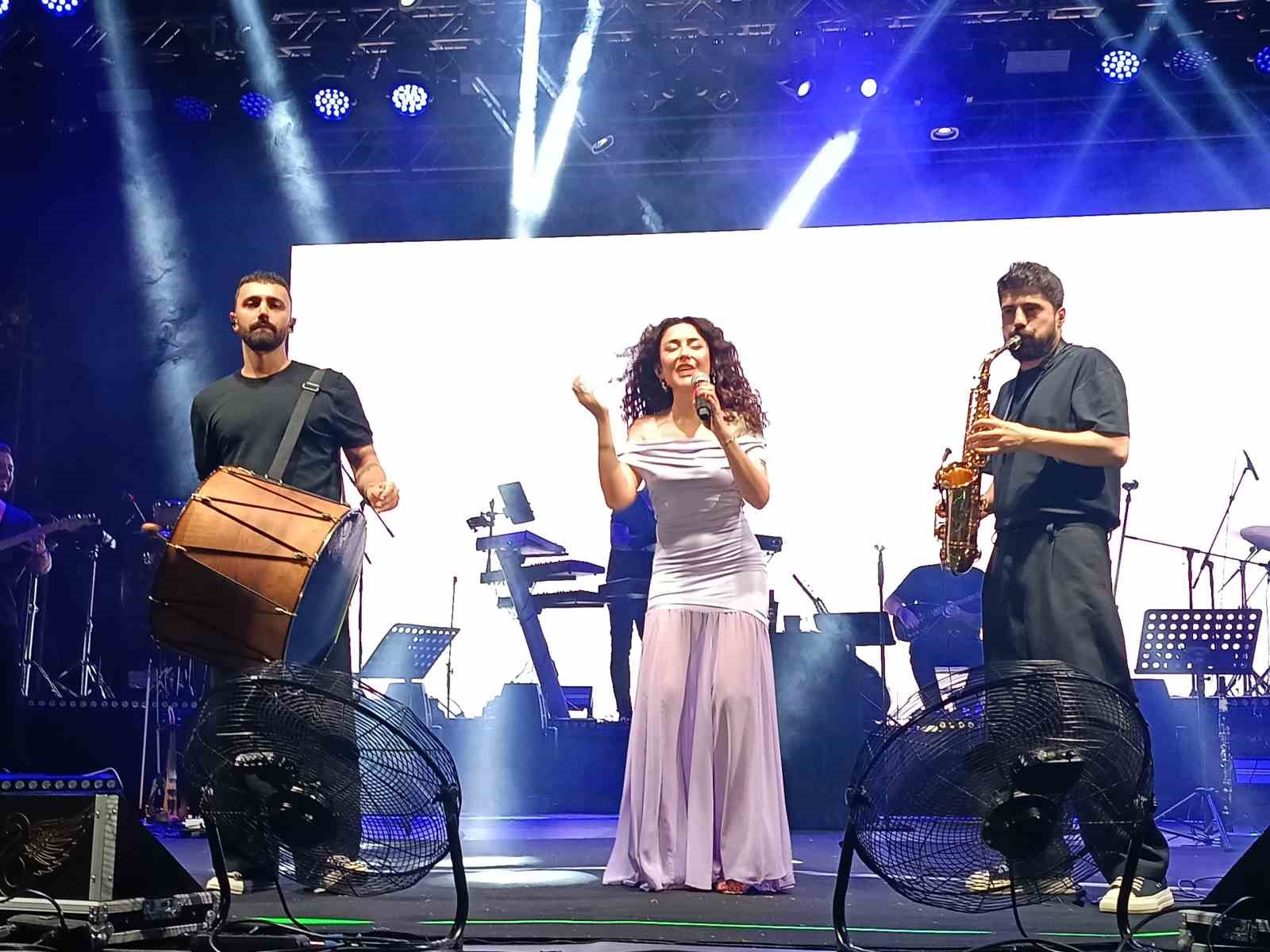 Edirne'de 665'inci Tarihi Kırkpınar Yağlı Güreş Festivali'nde Melek Mosso sahne aldı