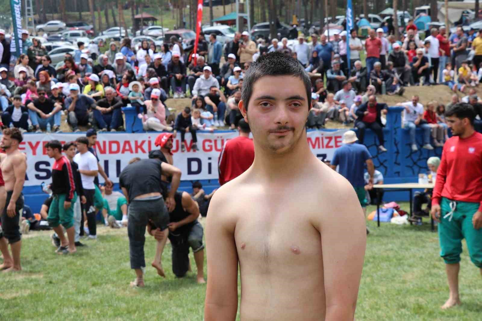 Özel Gereksinimli Ufuk Erdem, Akdağ Karakucak Güreşleri'nin gönüllerin şampiyonu oldu