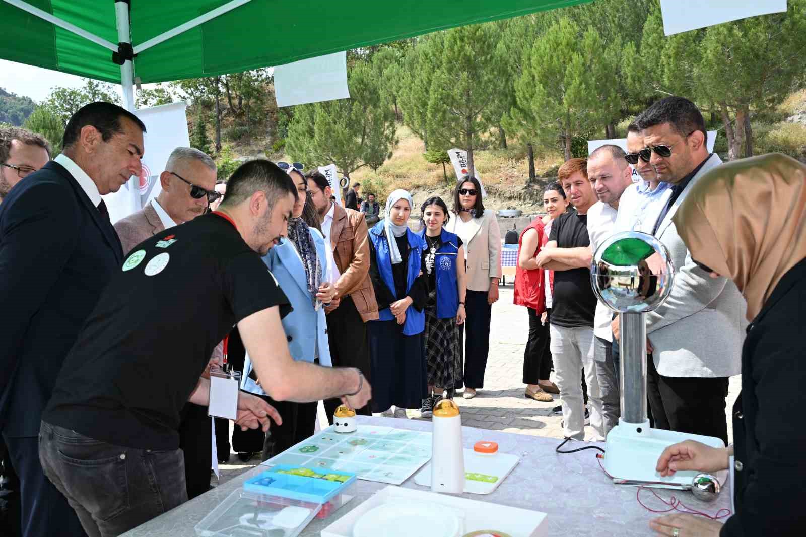 Demircili çocuklara bilim şenliği