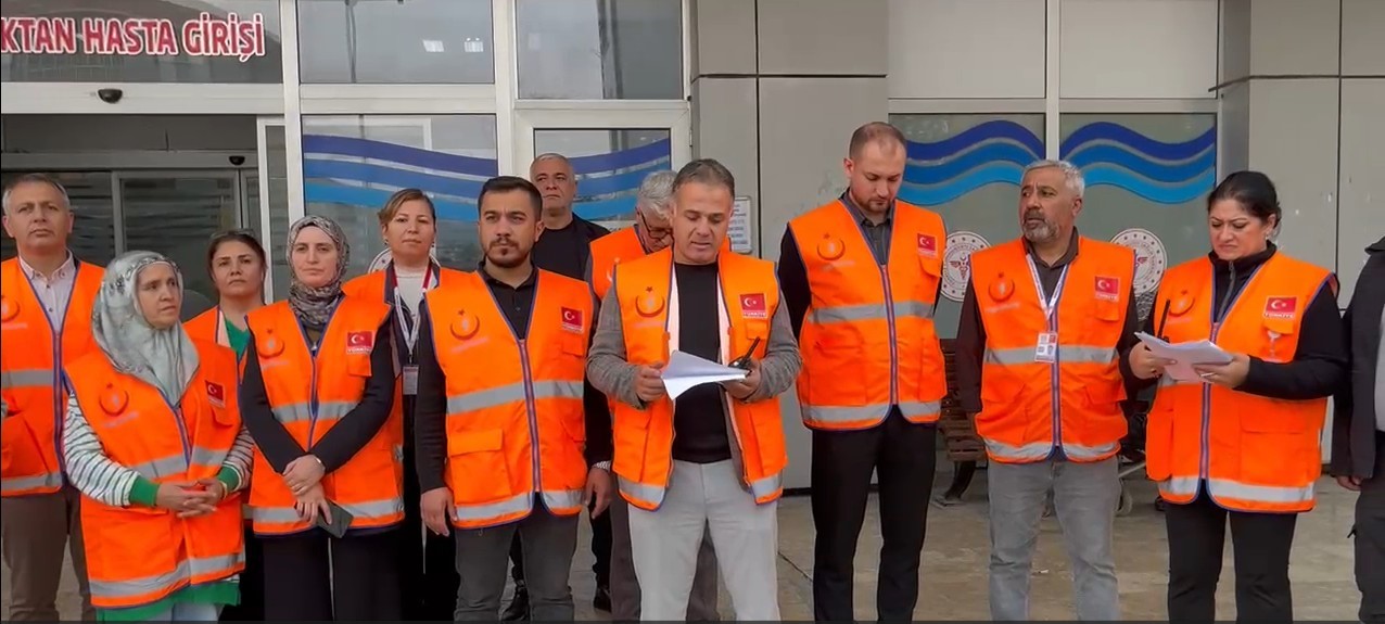 ADIYAMAN’IN GÖLBAŞI DEVLET HASTANESİ’NDE GERÇEKLEŞTİRİLEN HASTANE AFET PLANI (HAP) TATBİKATINDA, TOPLU ZEHİRLENME SENARYOSU ÜZERİNDEN MOR KOD ALARMI DEVREYE SOKULDU.