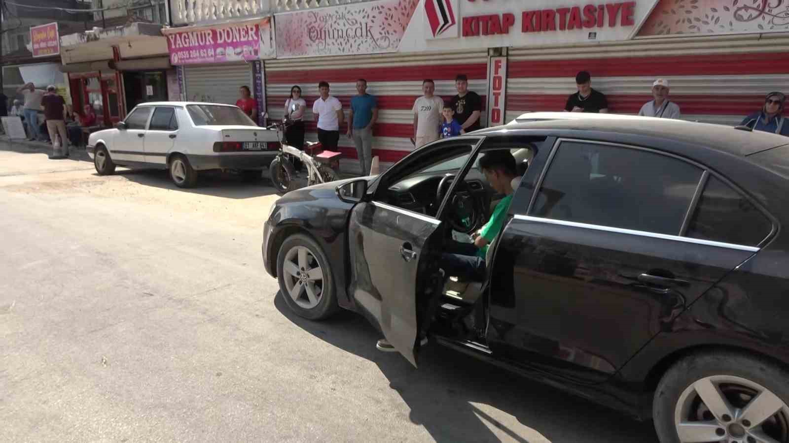 Sınava 1 dakika kala yetişti, aracının el frenini çekmeden araçtan fırlayıp okula koştu