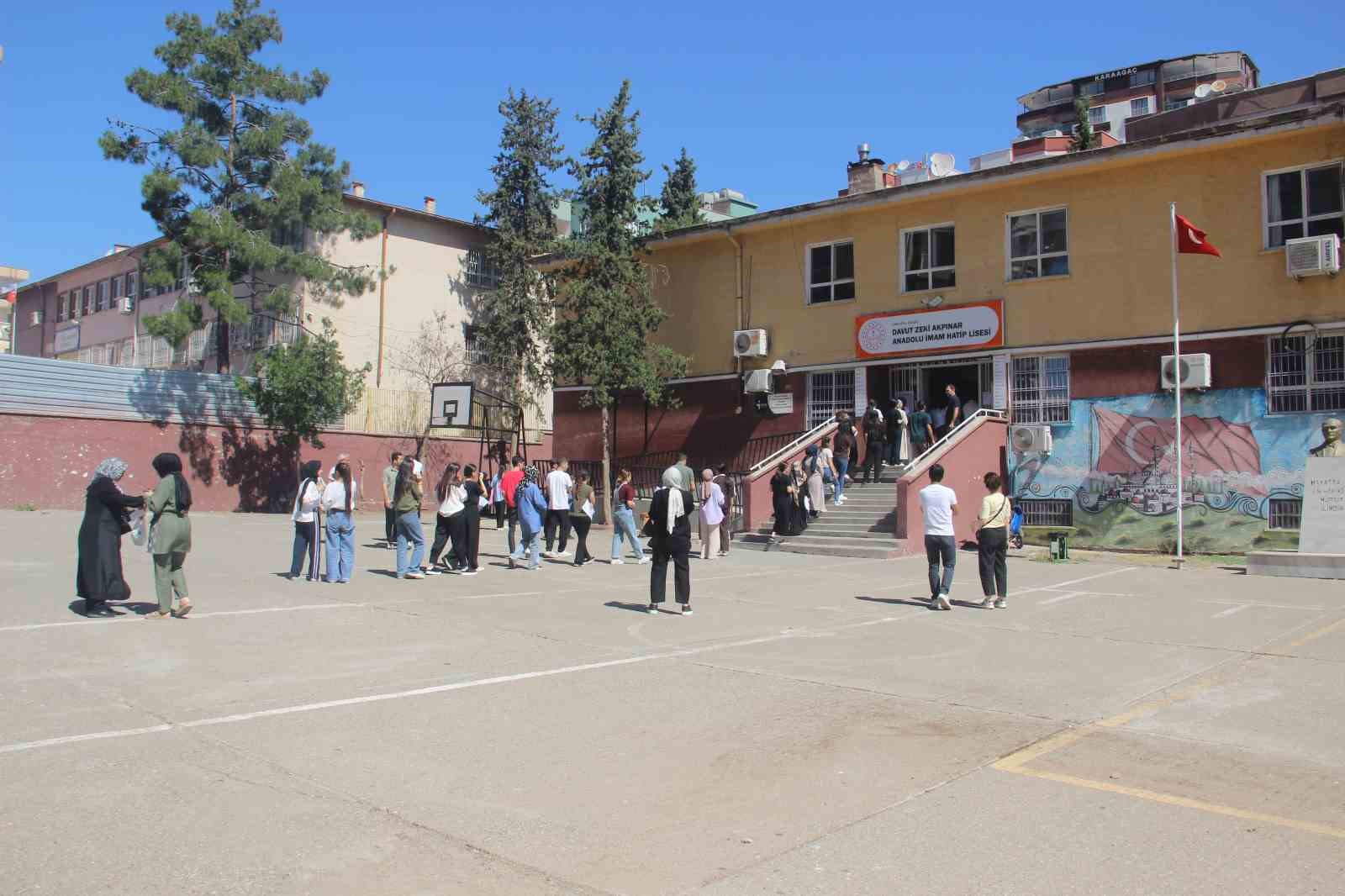 Şanlıurfa’da öğrencilerin YKS heyecanı