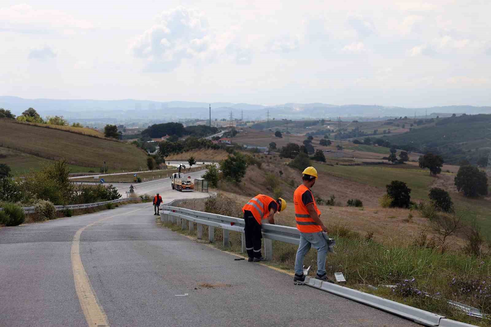 Sakarya'da çelik oto korkuluk montajına başlandı