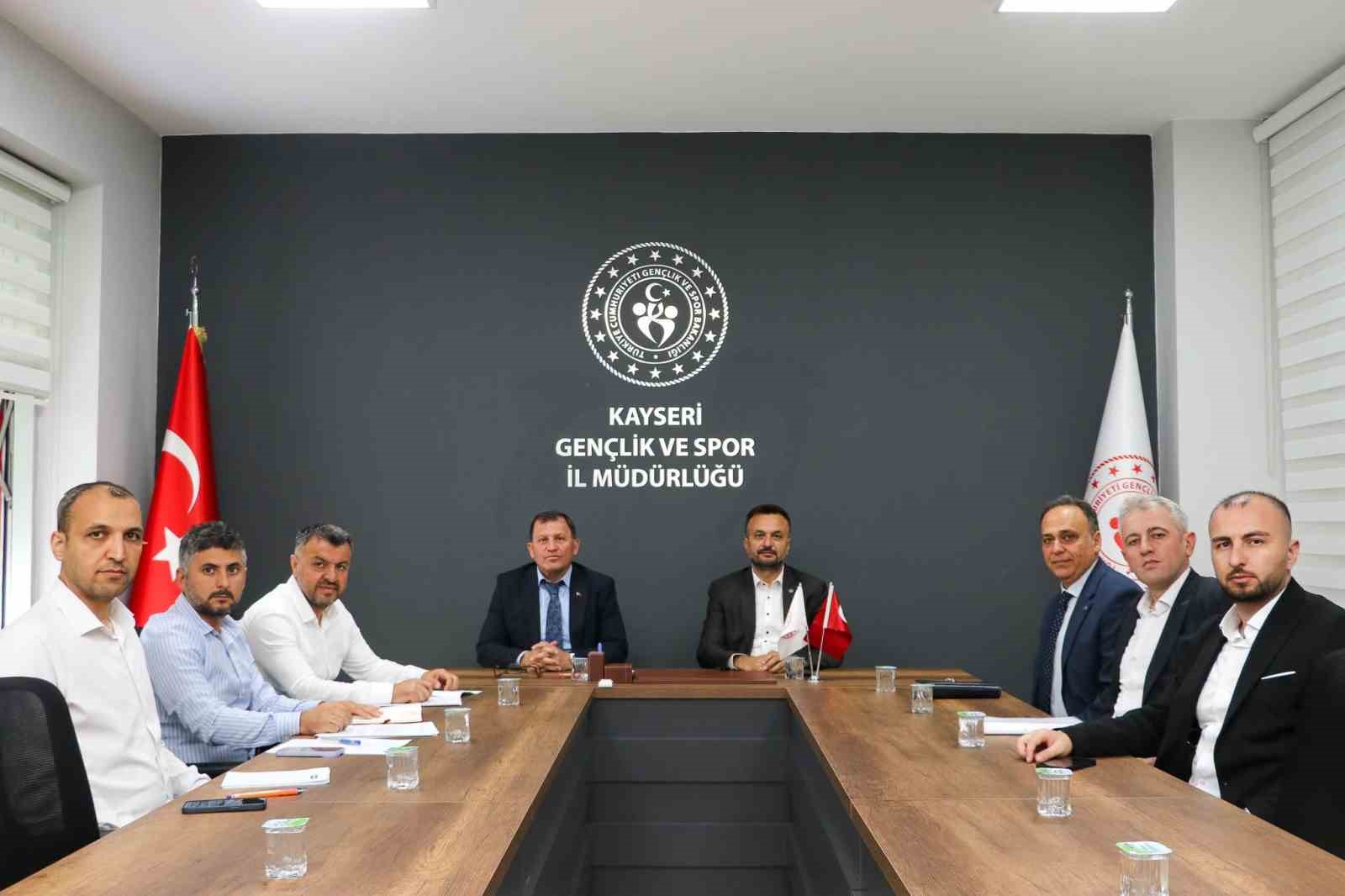 Kayseri’de Yamaç Paraşütü İstişare Toplantısı yapıldı