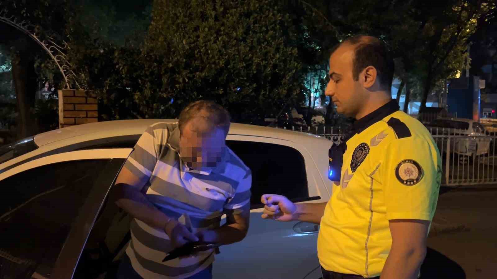 Alkol denetimini görünce aracı park etti, 'Sigara almaya geldim' dedi