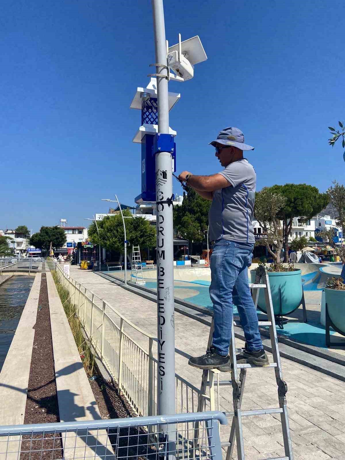 BODRUM’DA BELEDİYE EKİPLERİ MAHALLE MAHALLE SAHADA