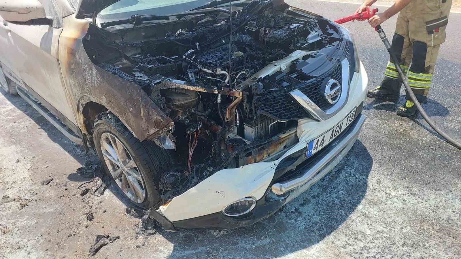 SUV araç yangında kullanılamaz hale geldi