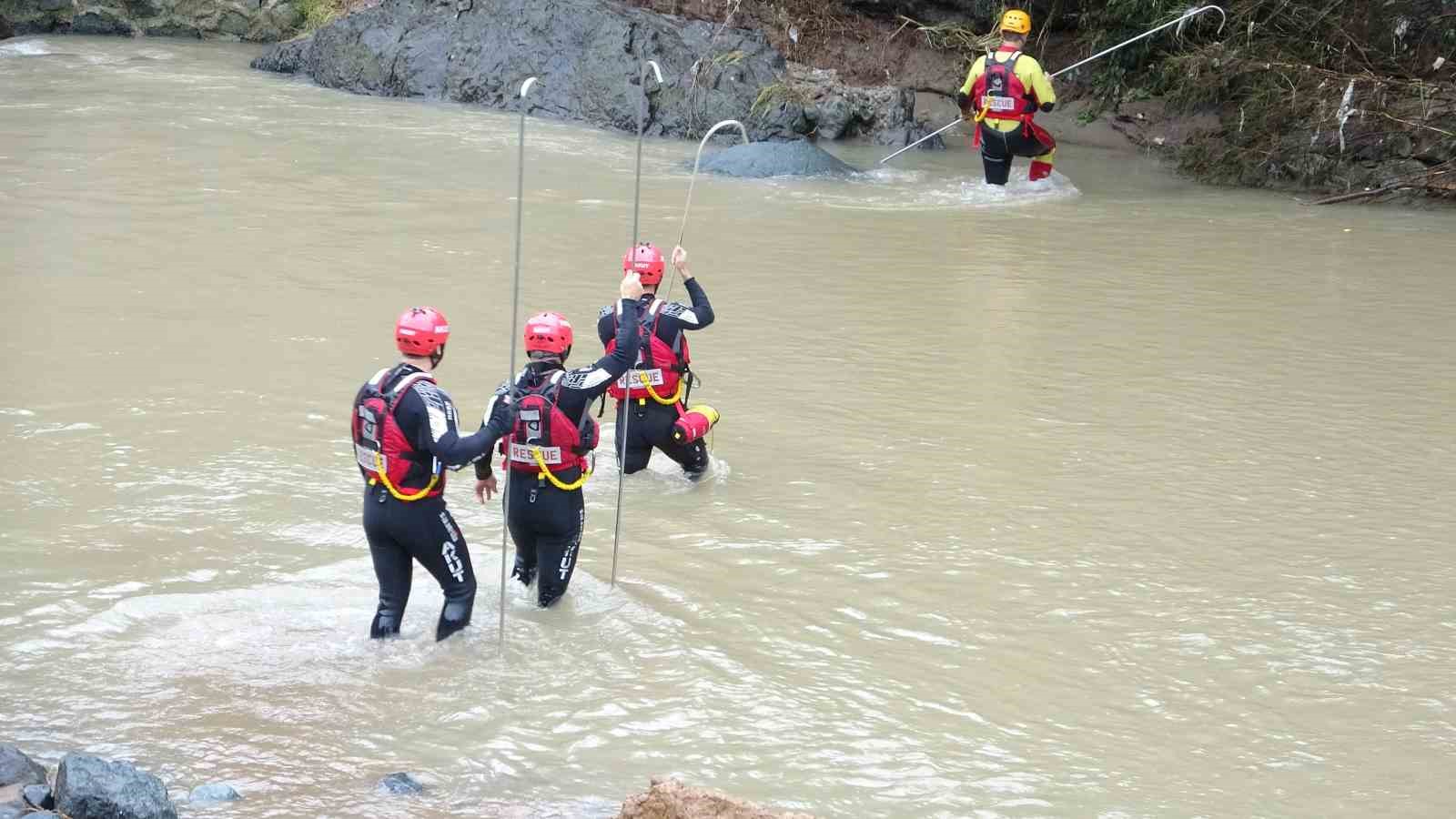Giresun’da selde kaybolan 2 kişiyi arama çalışmaları sürüyor