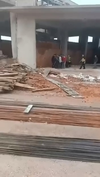 BURSA’NIN KESTEL İLÇESİNDEKİ SANAYİ BÖLGESİNDE BİR İŞÇİ, TEMELİN 2’NCİ KATINDAN DÜŞEREK YARALANDI.