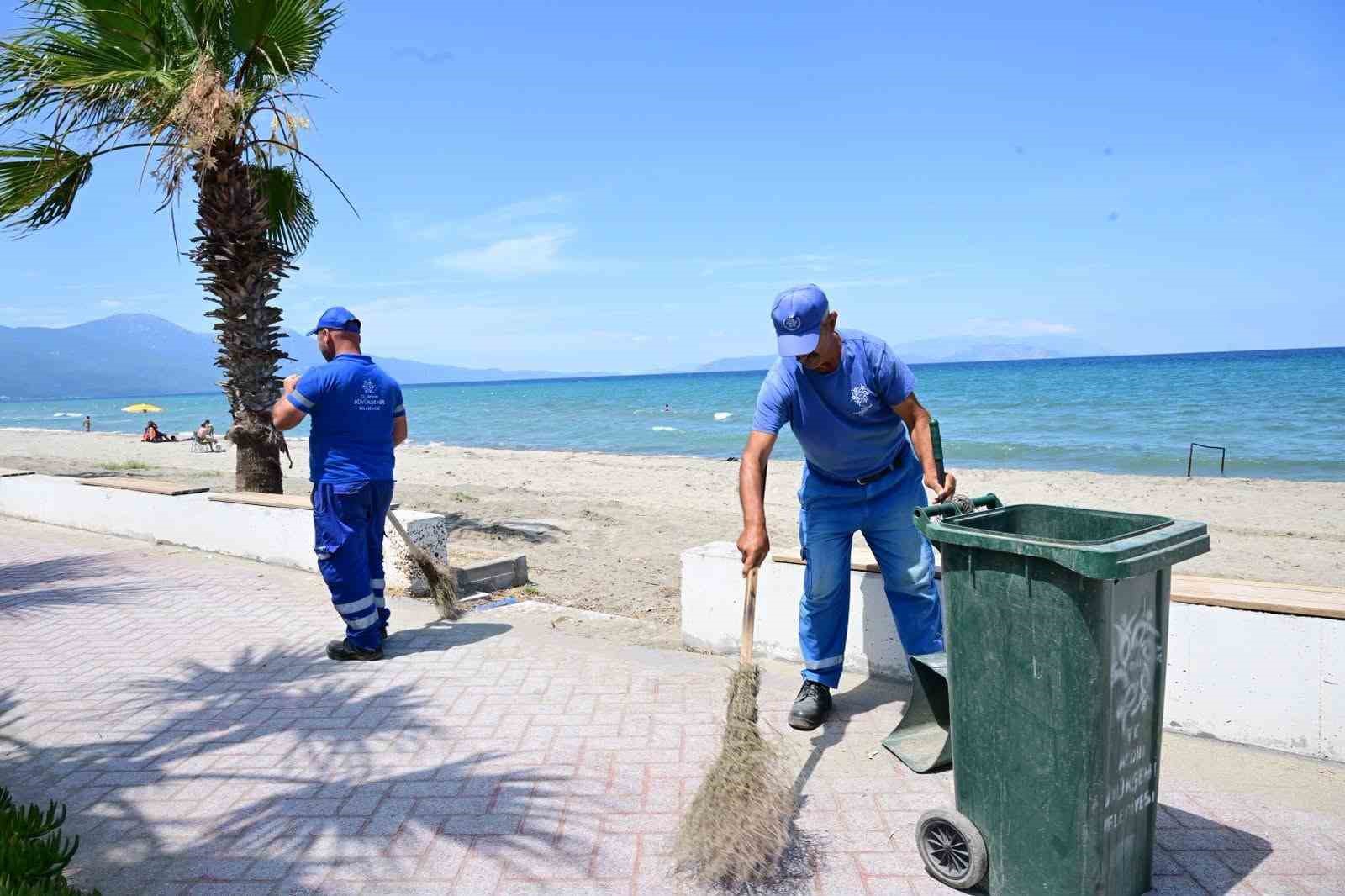 Kuşadası’nda sahil ve yürüyüş yollarında kapsamlı bakım çalışması