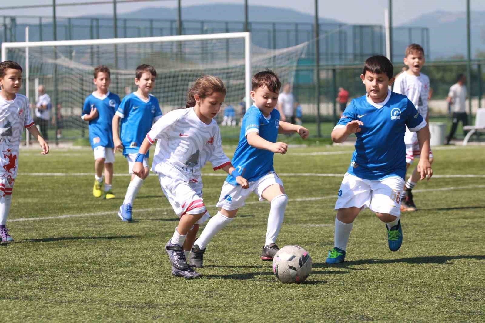 Bolu'da Mini Minikler Futbol Turnuvası heyecanı başladı