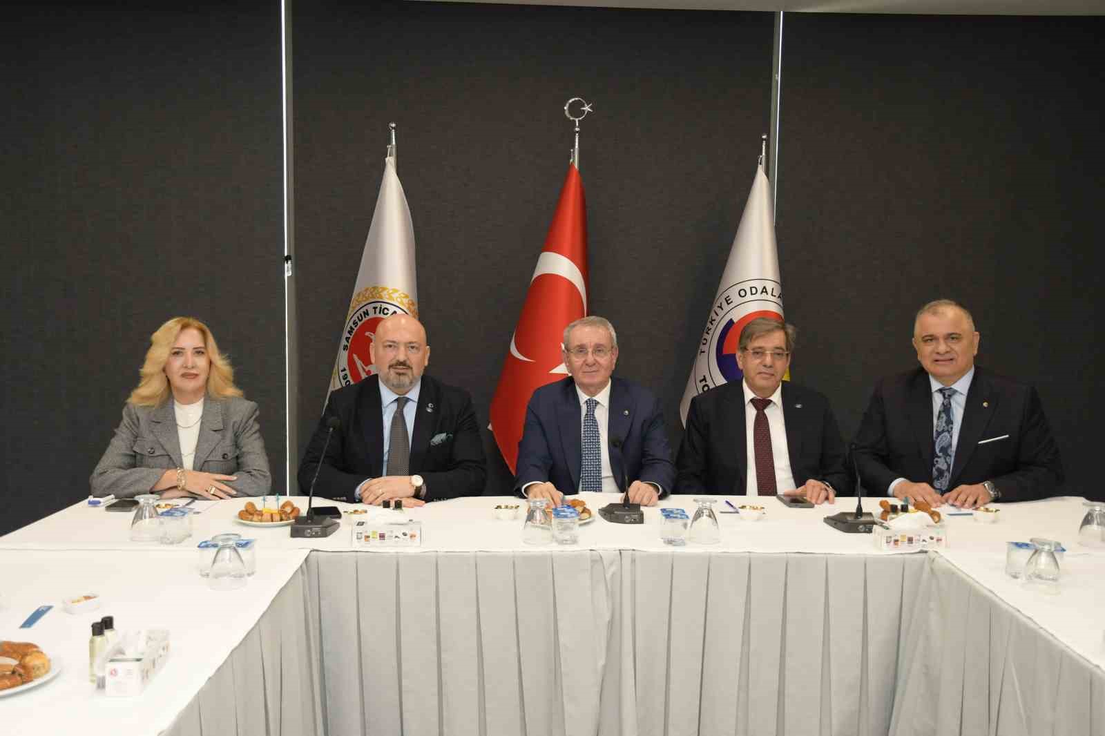 SAMSUN TİCARET VE SANAYİ ODASI (TSO) YÖNETİM KURULU BAŞKANI SALİH ZEKİ MURZİOĞLU, YENİ YATIRIM VE İŞ FIRSATLARININ GÖRÜŞÜLDÜĞÜ TOPLANTIDA ŞEHRİN YATIRIMCILAR İÇİN BİRÇOK FIRSAT SUNDUĞUNU SÖYLEDİ.