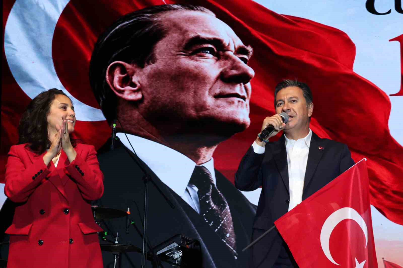MUĞLA BÜYÜKŞEHİR BELEDİYESİ TARAFINDAN CUMHURİYET’İN KURULUŞUNUN 103. YIL DÖNÜMÜ DOLAYISIYLA MENTEŞE İLÇESİNDE DÜZENLENEN KUTLAMALAR, BİNLERCE VATANDAŞI BİR ARAYA GETİRDİ.