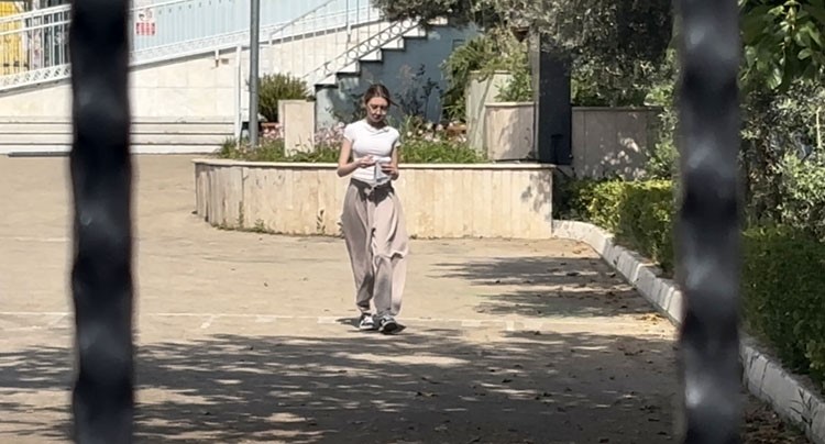 10 saniyeyle hayalleri kapıda kaldı: YKS’ye geç kalan öğrencinin üzüntüsü kameraya yansıdı