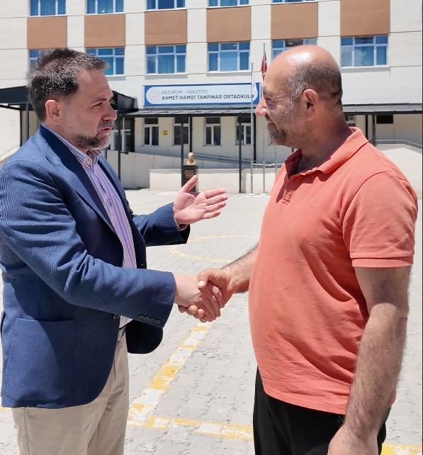 Başkan Uçar, sınav heyecanı yaşayan ailelerin heyecanına ortak oldu