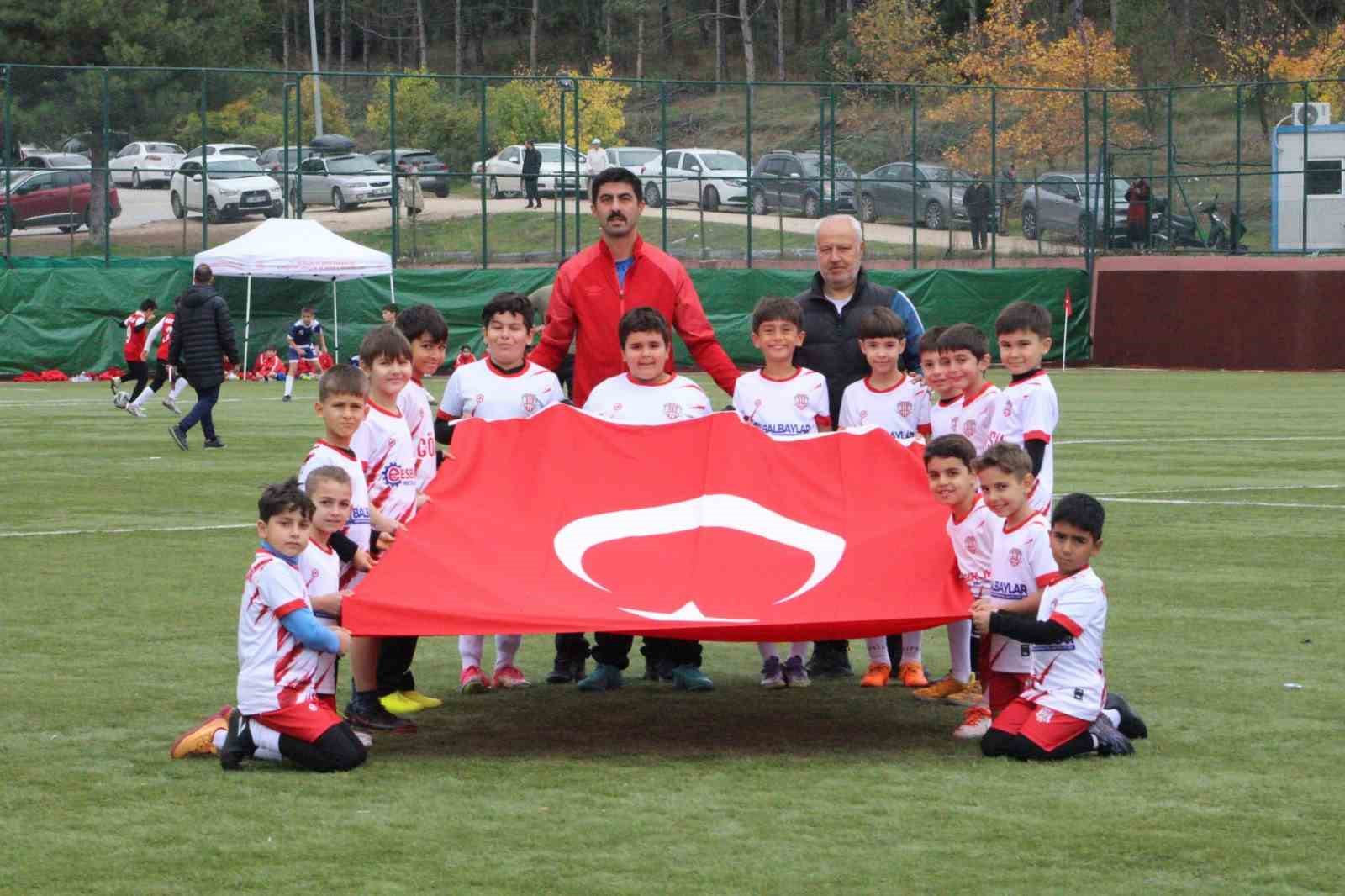 CUMHURİYETİN 103. YILI KUTLAMALARI KAPSAMINDA ESKİŞEHİR'DE DÜZENLENEN 29 EKİM CUMHURİYET BAYRAMI ÖZEL FUTBOL MÜSABAKALARI SONA ERDİ.