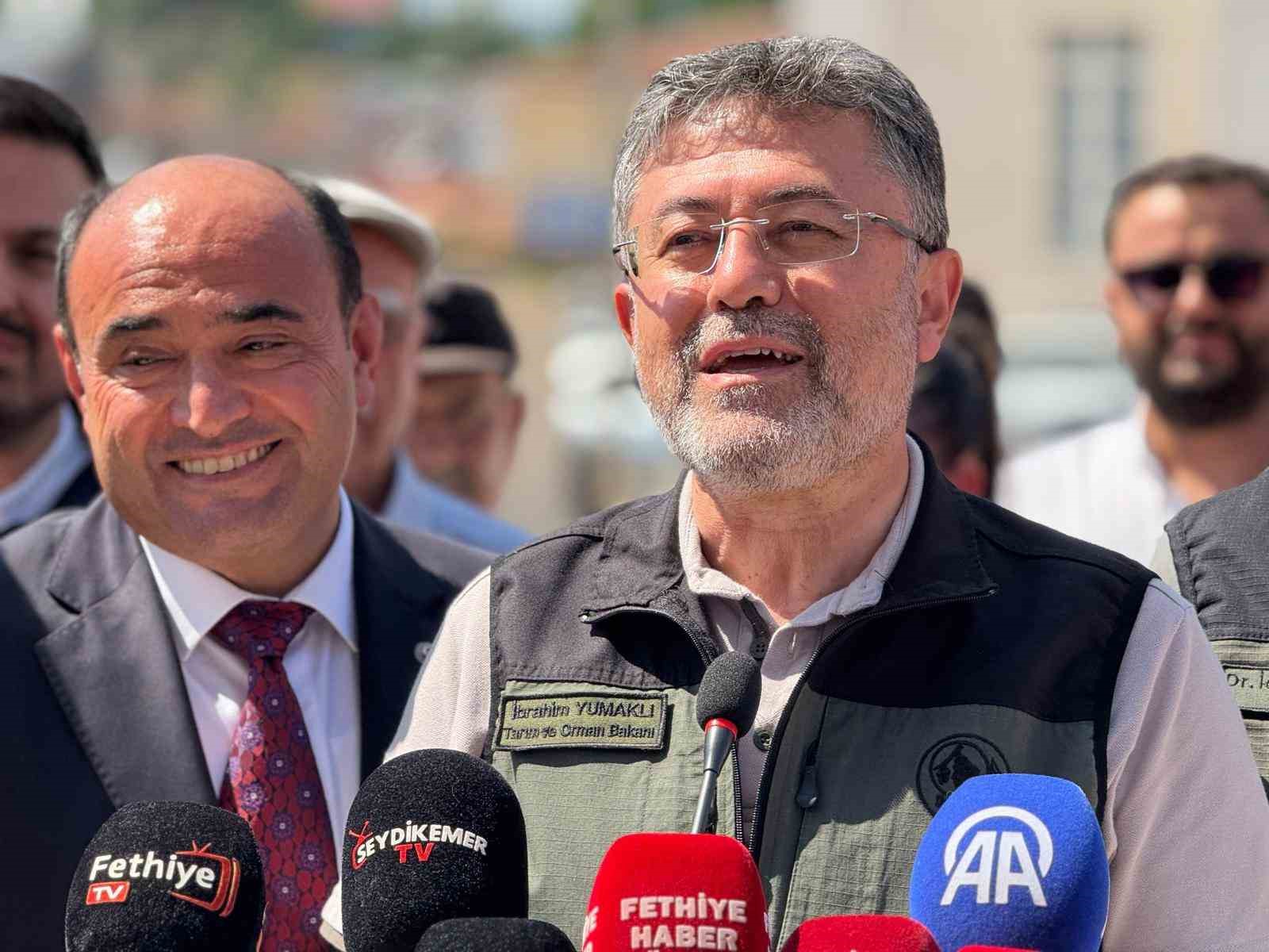 Bakan Yumaklı: 'Bereketli toprakların potansiyelini daha da artıracağız'