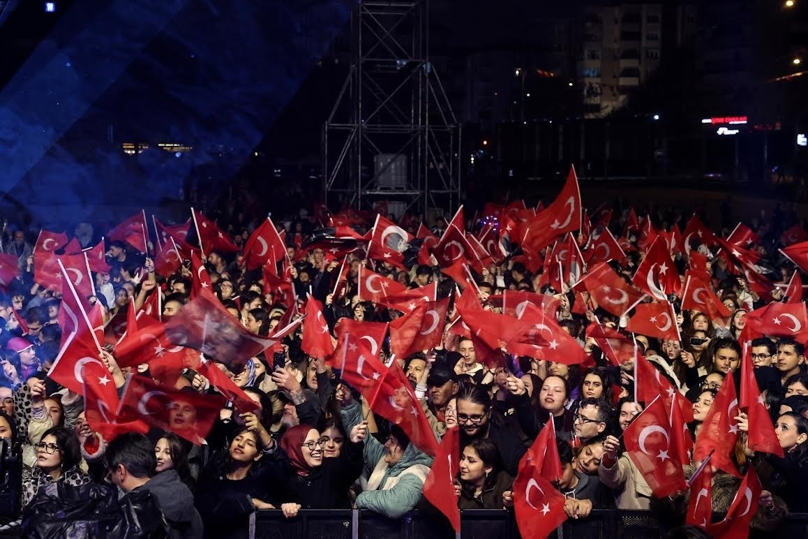 BİNLERCE NİLÜFERLİ CUMHURİYET’İN 103’ÜNCÜ YILINDA TEK YÜREK OLDU