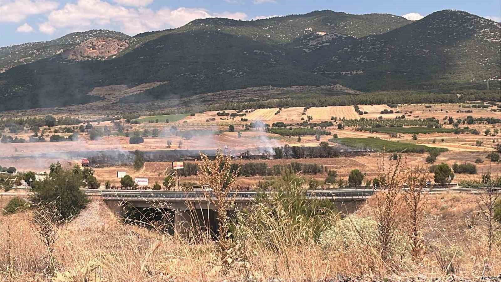 Burdur’da 20 dönümlük otluk alanda yangın