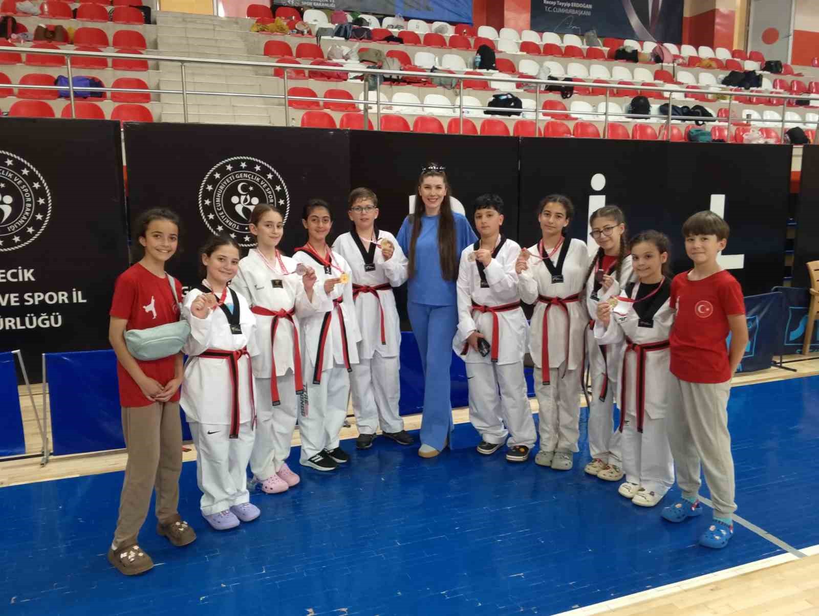 Bozüyüklü taekwondocular başarılarıyla göz doldurdu