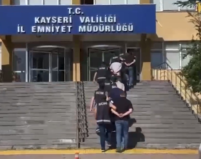 Kayseri'de sigara kaçakçılarına operasyon: 4 gözaltı