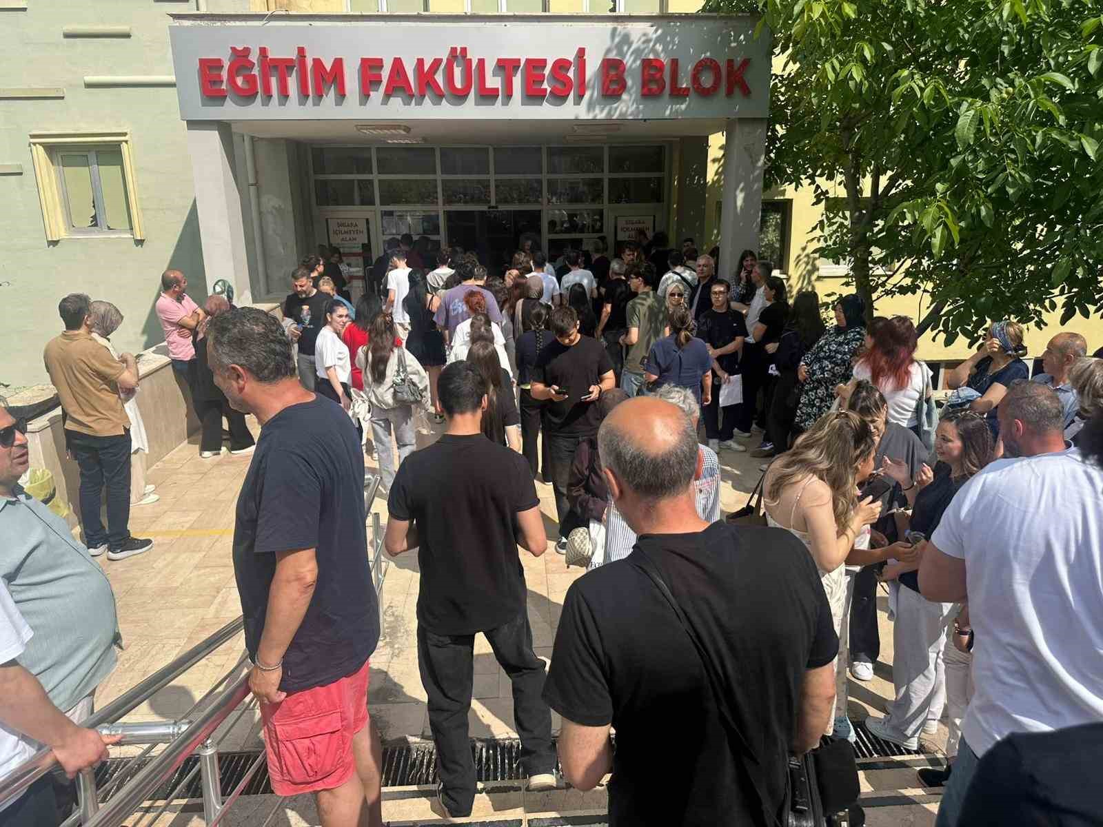 YKS’de son dakika yarışı: Kimi saniyelerle yetişti, kimi kapıda kaldı