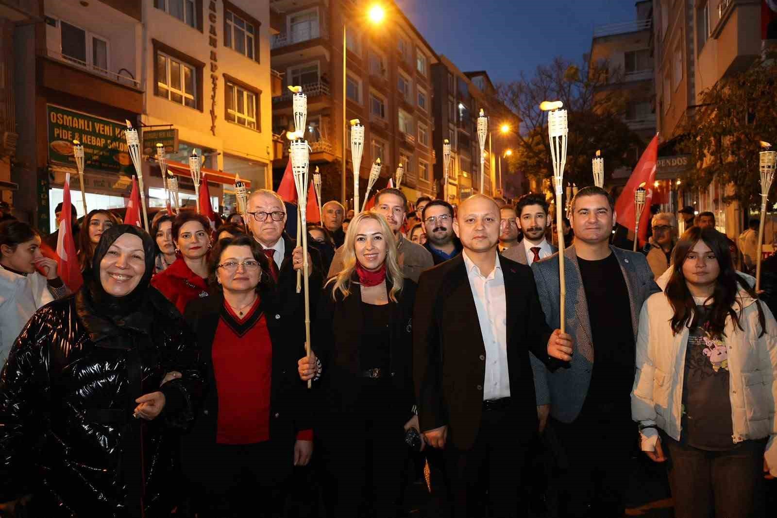 KIRIKKALE'DE CUMHURİYET'İN 103. YILI FENER ALAYI VE KONSERLE KUTLANDI