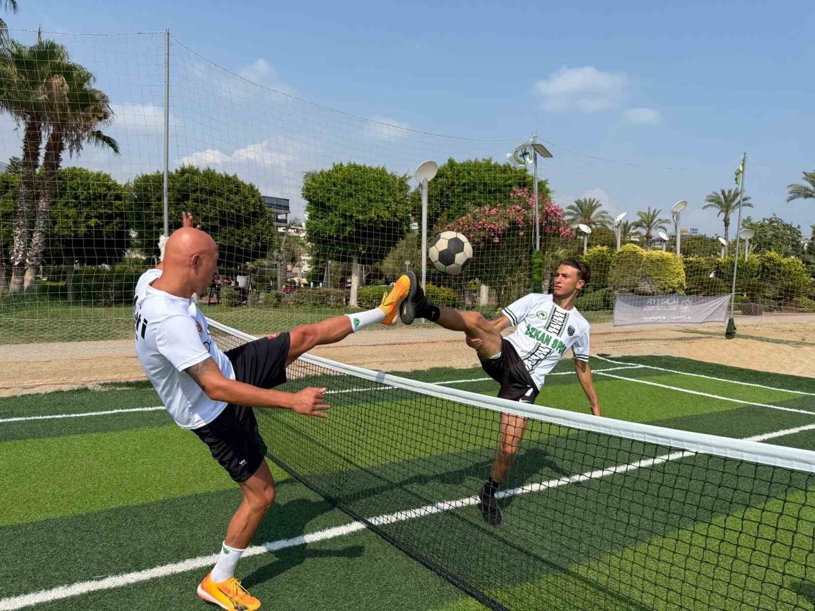 Alanya'da geleneksel futnet ayak tenisi turnuvası başlıyor