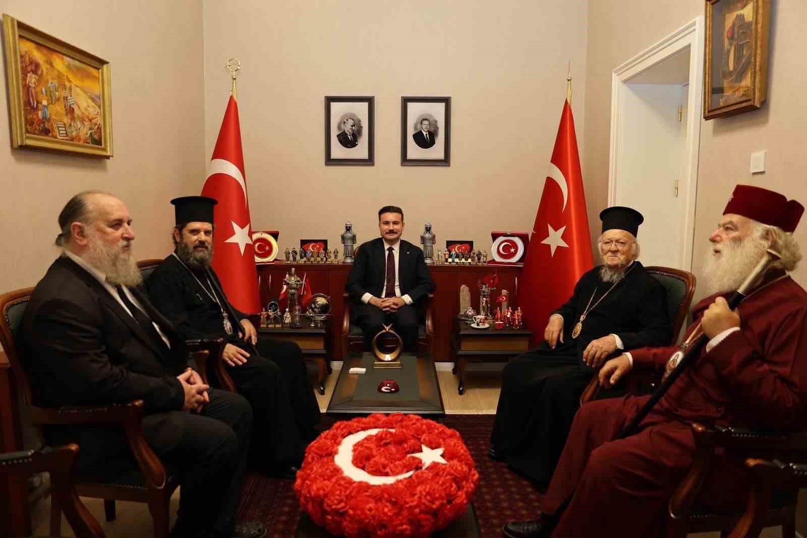 Fener Rum Patriği Bartholomeos’tan Gökçeada Kaymakamı Acar’a ziyaret