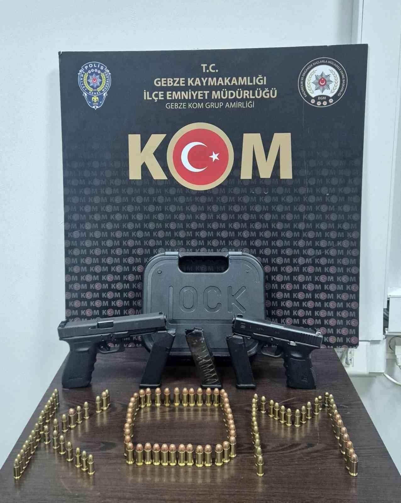 Gebze'de ruhsatsız silah ve change araç operasyonu