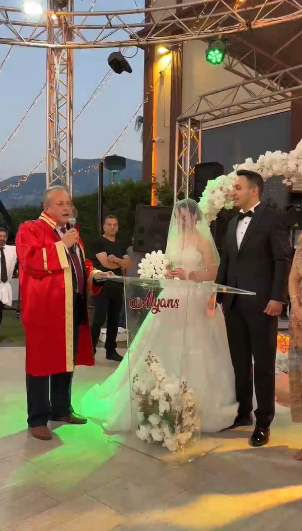 Manisa'da düğüne damga vuran nikah mizanseni