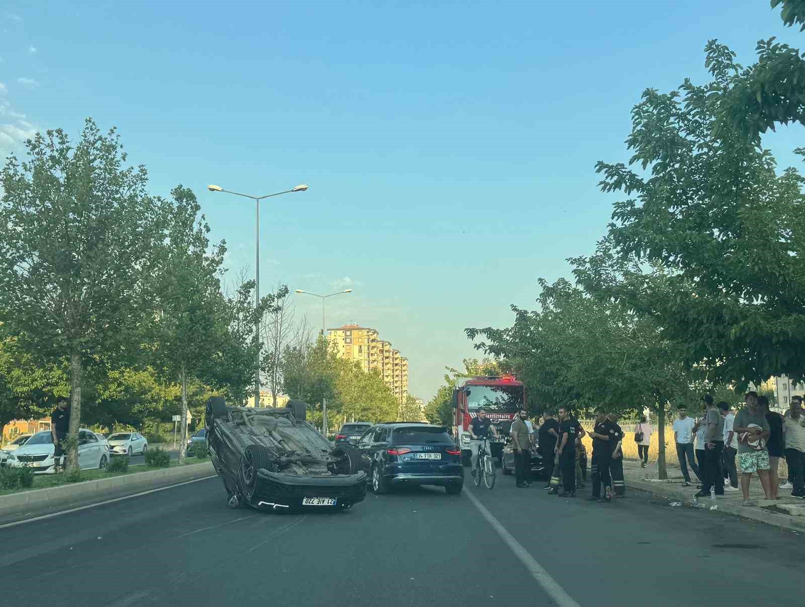 Seyir halindeki otomobil takla attı: 2 yaralı
