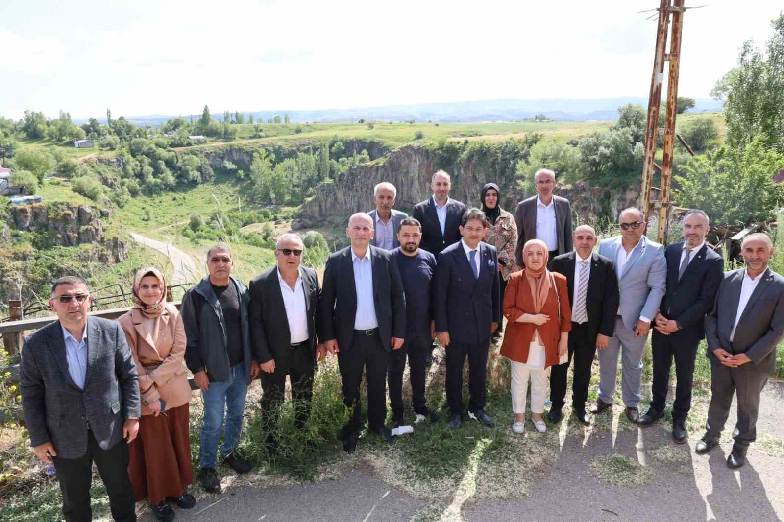 Erzurum Ticaret Borsası’ndan Hınıs’a çıkarma: Üyelerle buluşma, yerel ürünlere destek, turizm vurgusu