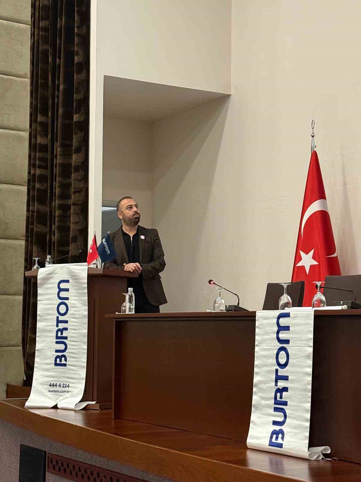 BURTOM KONUR CERRAHİ TIP MERKEZİ GENEL CERRAHİ UZMANI OP. DR. DOĞAN FAKIOĞLU, "MEME KANSERİ FARKINDALIK AYI" NEDENİYLE ULUDAĞ İHRACATÇI BİRLİKLERİ (UİB) PERSONELİNE YÖNELİK "MEME KANSERİ: FARKINDALIK VE ERKEN TEŞHİSİN ÖNEMİ" KONULU BİR SEMİNER VERDİ. SEMİNERDE HASTALIĞIN KÜRESEL BOYUTLARINDAN RİSK FAKTÖRLERİNE, TANI VE TEDAVİ SÜREÇLERİNDEN YAŞAM TARZINA KADAR TÜM KONULAR DETAYLARIYLA ELE ALINDI.