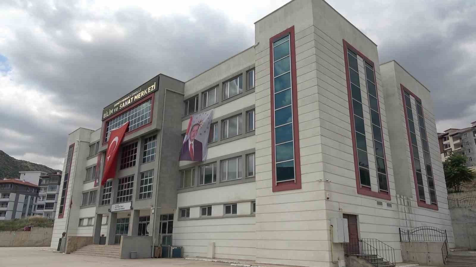 Orhan öğretmen, doğum günü ve evlilik yıl dönümünde hayatını kaybetti