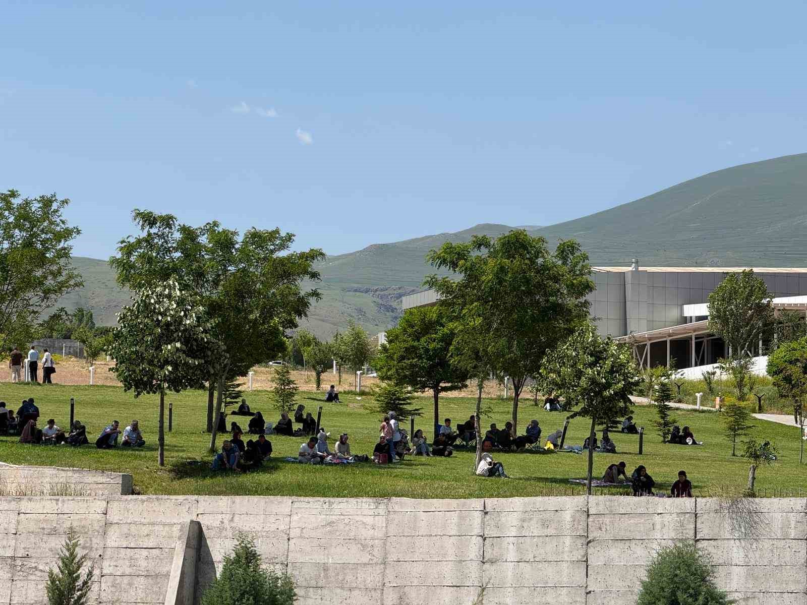 Iğdır’da YKS heyecanı: Aileler de öğrencilerle birlikte ter döktü