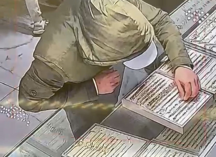 Sahte altınla kuyumcuyu oyaladı, bilekliği çalıp kaçtı