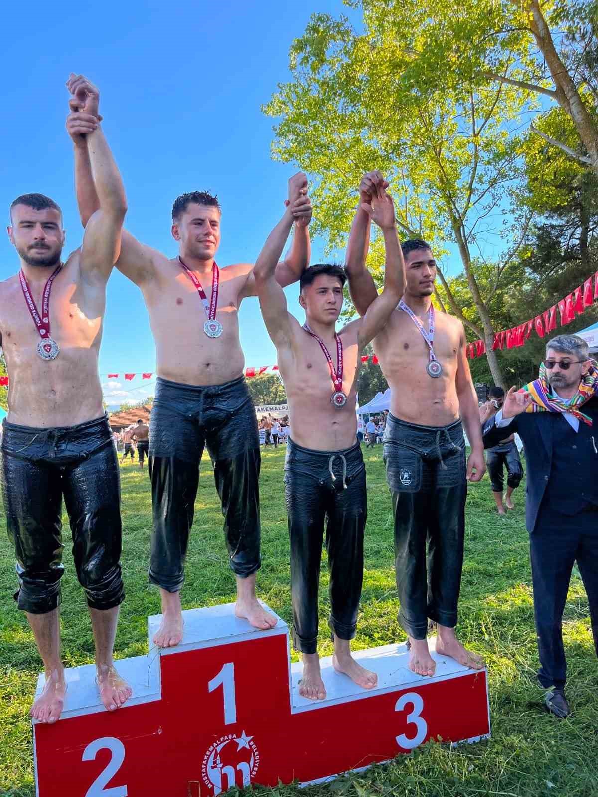 KÜTAHYA'DA ÇOCUK VE GENÇLERİ SPORA KAZANDIRMAK AMACIYLA PAZARLAR, ŞAPHANE, SİMAV VE GEDİZ İLÇELERİNİ KAPSAYAN BÖLGESEL YETENEK TARAMASI PROJESİ BAŞLATILIYOR. PAZARLAR SPOR LİSESİ SPOR KULÜBÜ TARAFINDAN YÜRÜTÜLECEK PROJE KAPSAMINDA, GENÇLER GÜREŞ VE TAEKWONDO BRANŞLARINDA EĞİTİM ALACAK.