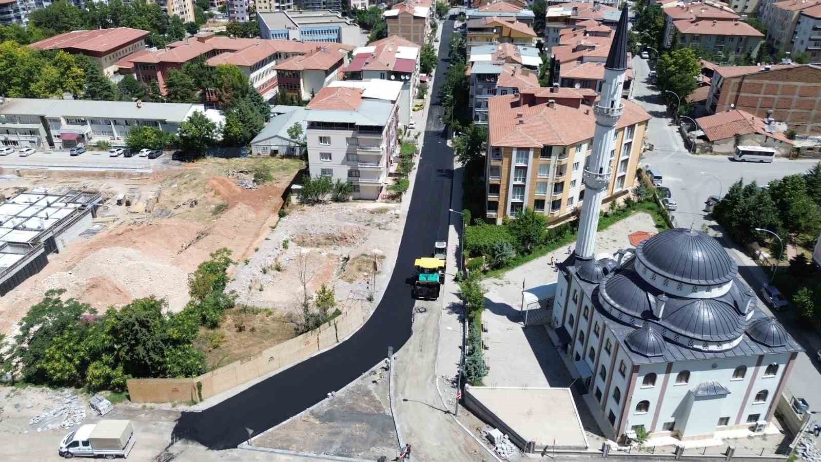 Battalgazi'de asfalt mesaisi aralıksız sürüyor