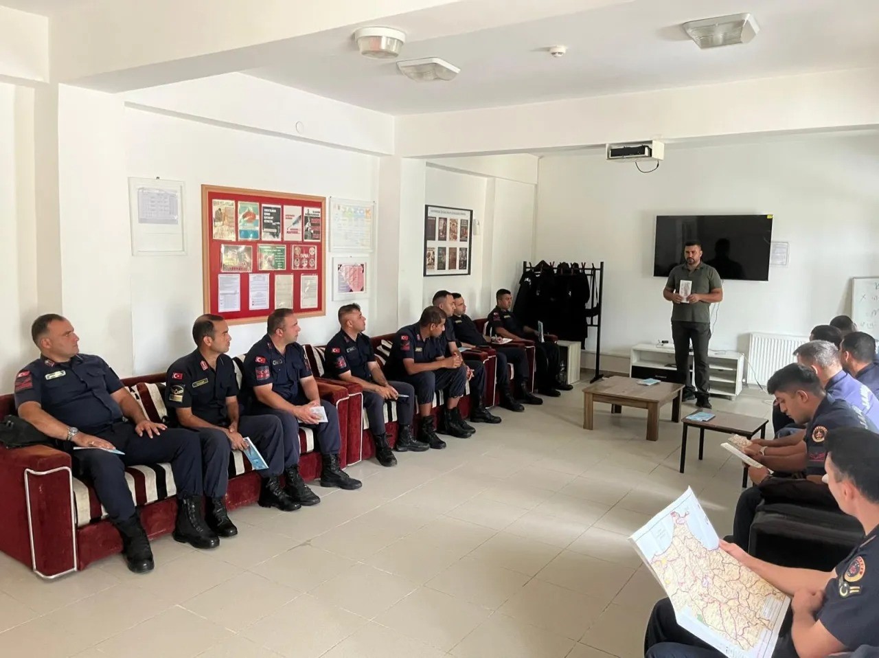 SİNOP DOĞA KORUMA VE MİLLİ PARKLAR (DKMP) MÜDÜRLÜĞÜ TARAFINDAN, JANDARMA PERSONELİNE YÖNELİK 4915 SAYILI KARA AVCILIĞI KANUNU KAPSAMINDA EĞİTİM VERİLDİ.