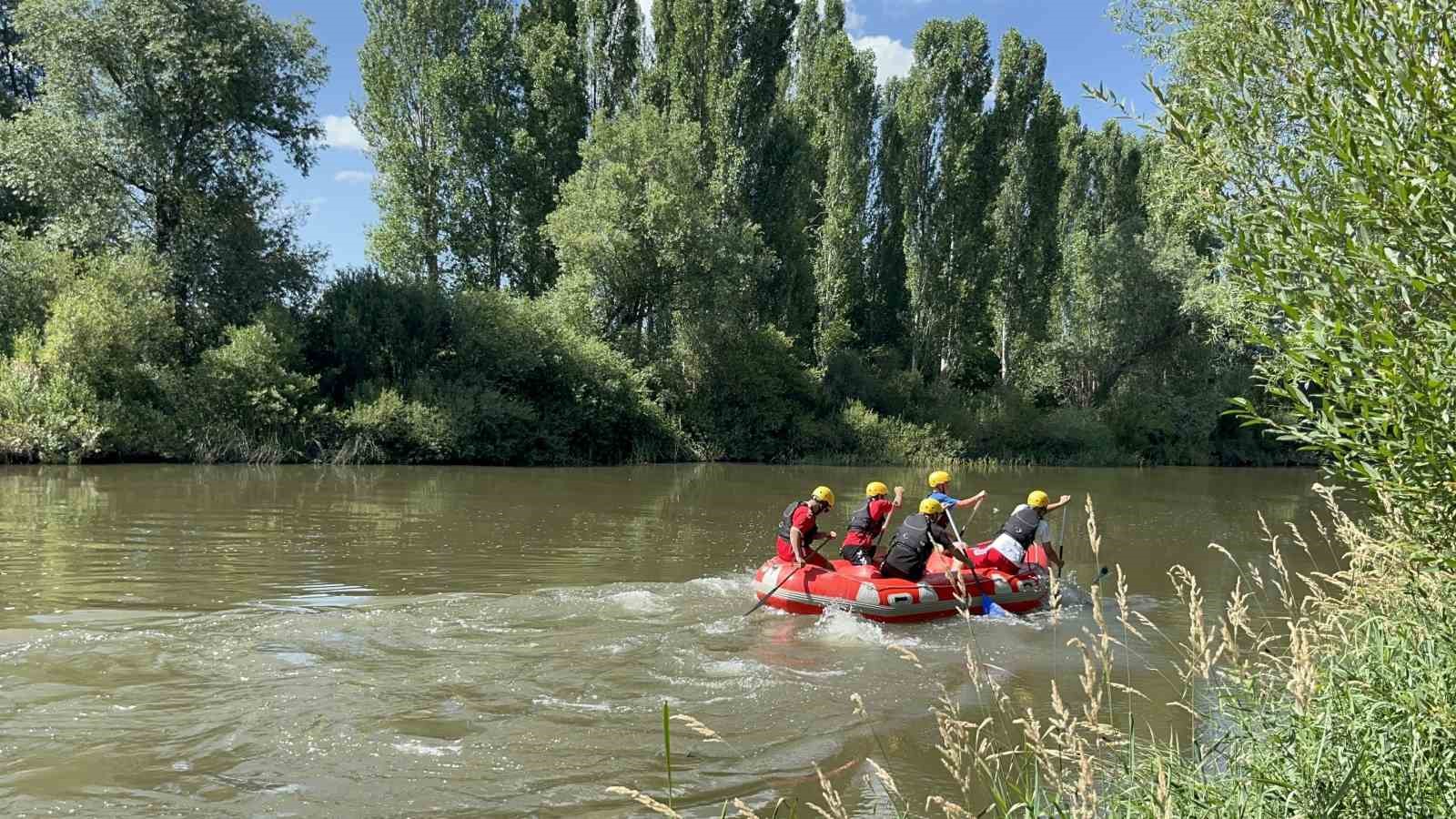Kars’ta ilk kez rafting heyecanı! Temel eğitim kampı başladı