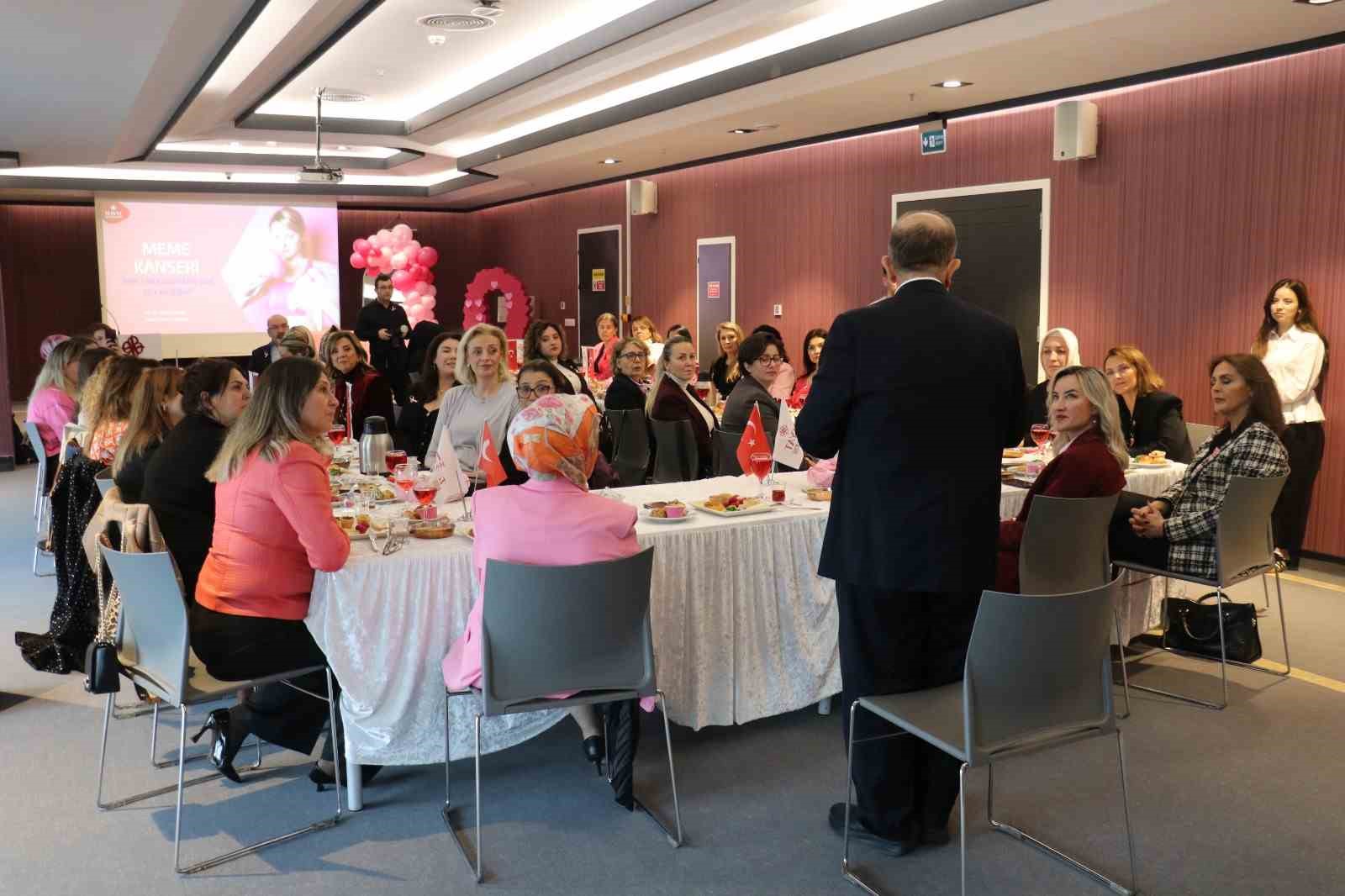 "MEME KANSERİ FARKINDALIK AYI" NEDENİYLE BURSA ÖZEL HAYAT HASTANESİ VE TOBB KADIN GİRİŞİMCİLER KURULU İŞ BİRLİĞİNDE BİR EĞİTİM SEMİNERİ DÜZENLENDİ. HASTANE KONFERANS SALONUNDA DÜZENLENEN SEMİNERDE, OP. DR. SERVET YETGİN KATILIMCILARLA MEME KANSERİNDE ERKEN TEŞHİSİN ÖNEMİ VE TEDAVİ YOLLARIYLA İLGİLİ BİLGİLER PAYLAŞTI.