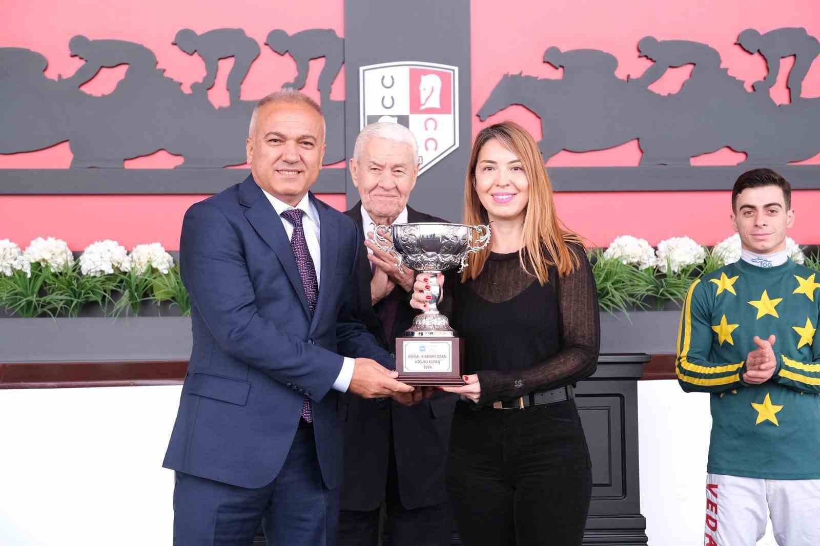 ESKİŞEHİR SANAYİ ODASI (ESO) ADINA DÜZENLENEN 'ESKİŞEHİR SANAYİ ODASI KOŞUSU', 29 EKİM CUMHURİYET BAYRAMI’NDA ANKARA 75. YIL HİPODROMU’NDA GERÇEKLEŞTİRİLDİ.