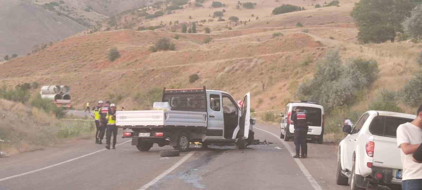 Sivas'ta kamyonetle otomobil çarpıştı: 1 ölü, 2 yaralı