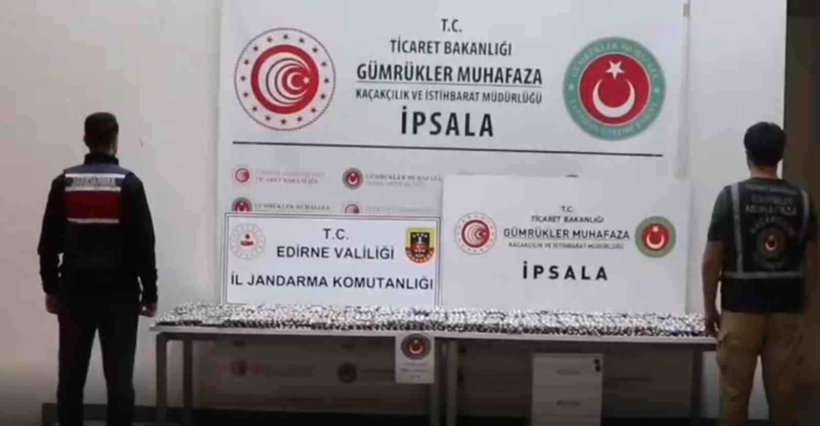 İpsala’da kamyonetin yolcu koltuğunun altından 17 bin 121 kapsül uyuşturucu çıktı