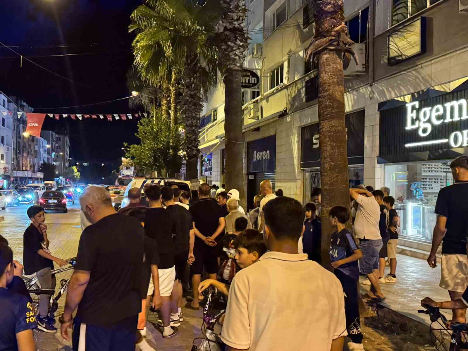 Muğla'da çatıya çıkan genç ikna edilerek aşağı indirildi